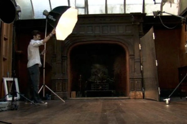 setting up photographic lights